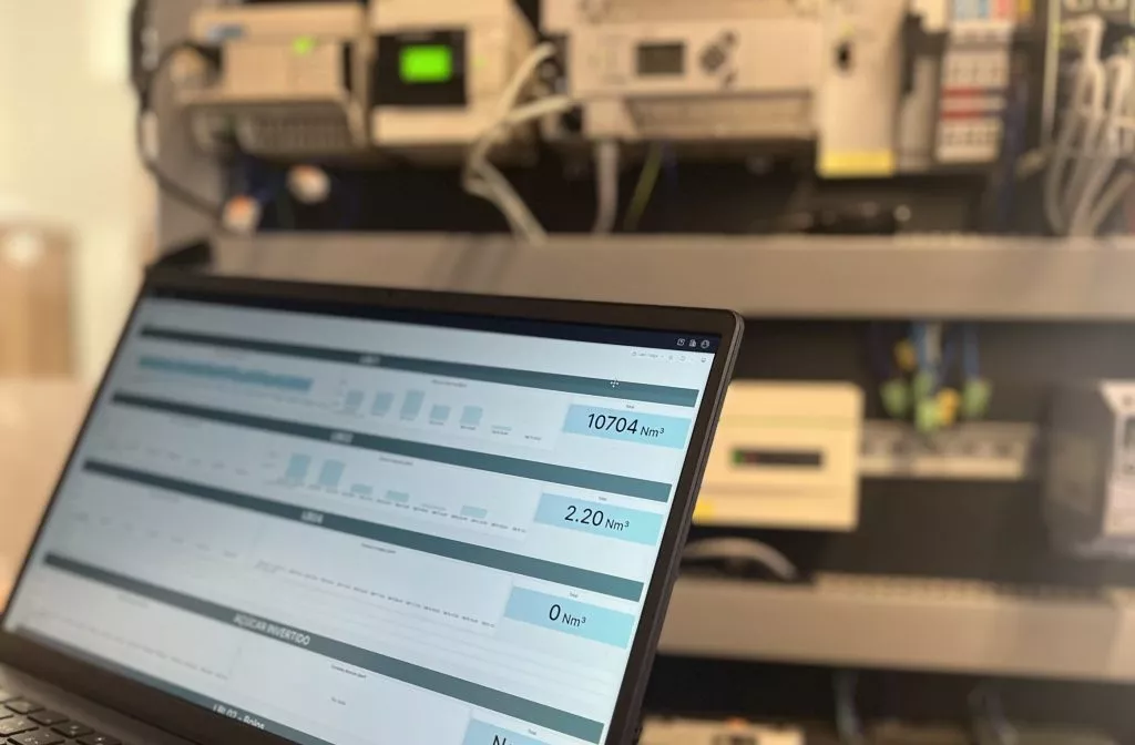 tela de computador com dashboards